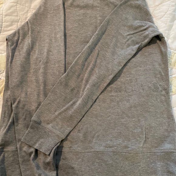 Minnie Mouse logo sweatshirt Disney size large - Picture 2 of 3